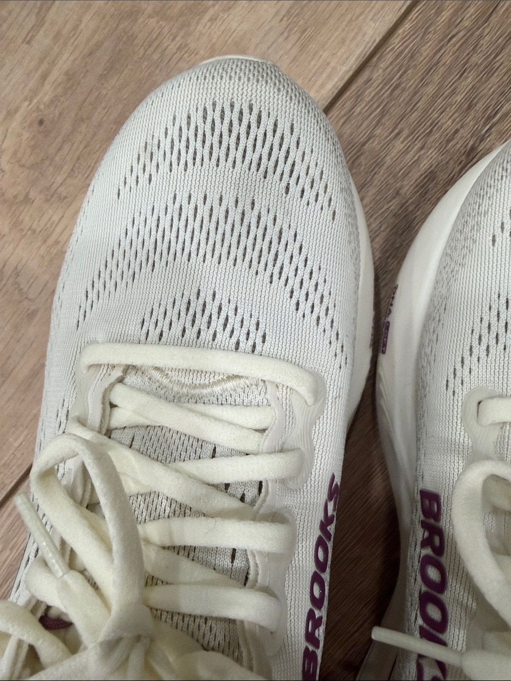 Brooks Women’s Cream & Magenta Running Sneakers - Picture 5 of 16